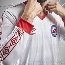Argentinos juniors volvió al triunfo después de tres partidos en la víspera de su 117° aniversario y la alegría es completa. Camiseta Umbro Argentinos Juniors 35 Anos Copa Libertadores