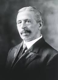 Por ello el propietario recurrió a George Soper, un médico especializado en  epidemias. Tras una exhaustiva investigación de la casa descubrió que todo  estaba bien. Soper empezó a sospechar de Mary Mallon