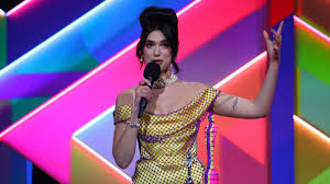 She's barely in the sketch, but she absolutely steals the scene—and for good reason. Dua Lipa Blasts Group That Condemned Her For Middle East Stance Nbc New York News Chant Usa