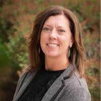 Kelly Arneson's Instagram, Twitter & Facebook