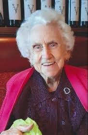 Mary Carstens's Instagram, Twitter & Facebook