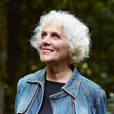 A New Human: The Startling Discovery and Strange Story of the "Hobbits" of  Flores, Indonesia: Morwood, Mike, van Oosterzee, Penny: 9780060899080:  Amazon.com: Books