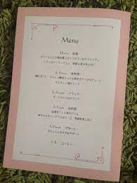 結婚式のペーパーアイテムって 席次表 席札 メニュー表 とあれもこれもと結構準備が大変ですよね そこで今回は ペーパーアイテムを全て一つに凝縮できるプロフィールブックについてご紹介致します 費用を節約する意味もありますが オリジナリティを追求したい