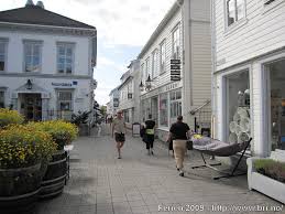 Some of the villages in grimstad include eide, espenes, fevik, fjære, håbbestad, hesnes. Ferien 2009 Grimstad Sentrum Foto Brr No