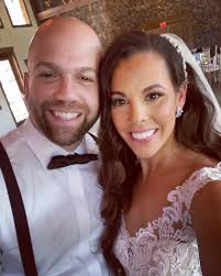 When to thaw a wedding cake top for first anniversary?