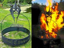 Swimming pool, internet, air conditioning, hot tub, pets welcome, fireplace, tv, satellite or cable, washer & dryer, children welcome, parking, no smoking, accessible, heater bedrooms: Who Made This Gorgeous Lord Of The Rings Fire Ring Off Grid World
