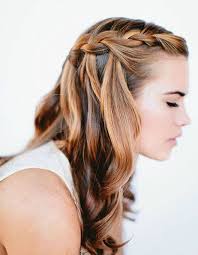 De nombreux types de coiffures qui peuvent être utilisés de telle sorte que le visage. Idee Tendance Coupe Coiffure Femme 2017 2018 Coiffure Cheveux Mi Longs Nos Idees De Coiffures Cheveux Mi Longs Automne Hiv Jpg Madame Tn Magazine Feminin Numero 1 Mode Beaute Shopping Lifestyle