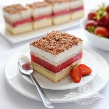 Jest idealne, bo dobrze czuć w nim owoce, pachnie. Truskawkowy 3 Bit Swiat Ciasta