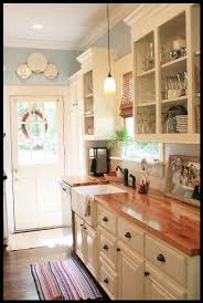 White Cabinets Butcher Block Countertops And Pretty Blue Walls Diseno De Cocina Rustica Remodelacion De Cocinas Cocina De Campo