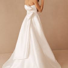 The ball gown wedding dress the ball gown silhouette (also known as the princess silhouette) is the wedding dress of choice for brides with a royal sense of style. 35 Best Strapless Wedding Dresses Of 2021