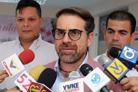 Luis Roselli Pérez (@PerezRoselli)