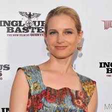 NICOLAS CAGE MEETS U.S. PRESIDENT GEORGE BUSH AT A CEREMONY TO HONOUR WAR  HEROES