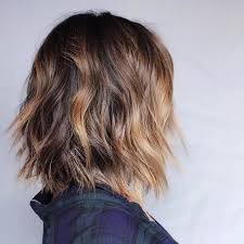 1001 Idees Pour Adopter Le Carre Flou Les Vagues Dans Les Cheveux Cheveux Cheveux Ondules Mi Longs Carre Chatain