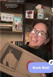 Annie Apple📚🍎 (@annieapple10)