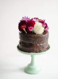 Jan 07, 2021 · a cake covered in pretty frosting flowers looks impressive, but all it takes to create one is a little piping practice.use star tips in various sizes to incorporate a mix of large roses and dainty rosettes. Trick For Fresh Flower Cake Toppers Willowday