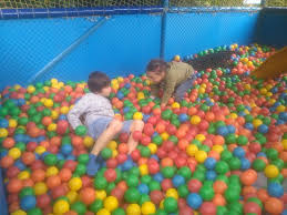 Piscine A Balles Enfant Il Y En A Une Adulte Egalement Picture Of Parc D Attractions Et De Loisirs Saint Martin De Landelles Tripadvisor