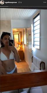 La chroniqueuse passe des congés. Photos Agathe Auproux Les Plus Beaux Cliches De Ses Vac Tele Star