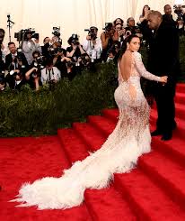 Moda e imaginación católica (heavenly bodies. Kim Kardashian Quien Es Su Vida Y Su Carrera Como Empresaria Vogue Mexico Y Latinoamerica