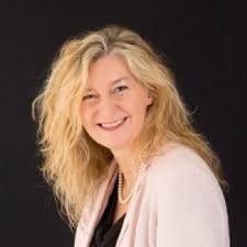 Carol Finlayson's Instagram, Twitter & Facebook