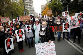 Ο θρύλος έχει συνδέσει την πόλη με τον δράκο της βαβέλ, που ζούσε στη ρίζα του λόφου βαβέλ και τρομοκρατούσε του κατοίκους τον μεσαίωνα. Polwnia Synexizontai Oi Diadhlwseis Gia To Nomosxedio Gia Tis Amblwseis Ta Nea