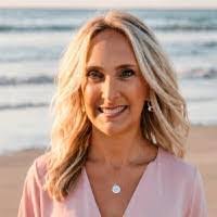 Jennifer Bowden's Instagram, Twitter & Facebook