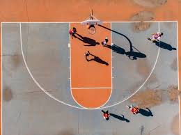 Tiga peran pemain dan tugasnya dala permainan bola basket adalah. 5 Posisi Pemain Bola Basket Beserta Tugas Dan Fungsinya Lengkap