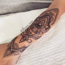 La Imagen Puede Contener Una Persona Henna Inspired Tattoos Cuff Tattoo Wrist Tattoos For Guys