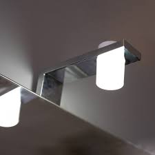 A nostra disposizione abbiamo un'infrastruttura specialistica per tagliare perfettamente e trattare in modo creativo la superficie degli specchi. Applique A Led Per Specchio Bagno A Luce Fredda Kvstore