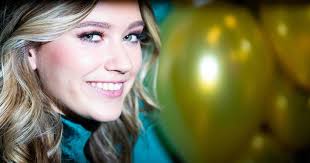 Talitha muusse lijdt dagelijks onder een beschadiging van haar nekwervel die op haar 23e werd muusse legt uit dat de klachten al op negentienjarige leeftijd ontstonden en waarschijnlijk het gevolg. Sterre Is Bang In Het Donker En Julian Is Tot Over Zijn Oren Verliefd Home Destentor Nl