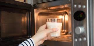 El microondas es una forma de cocinar rápida y super recomendable para preservar las vitaminas y los minerales que contienen los alimentos. Mentiras Y Verdades Sobre El Microondas Que Debes Conocer