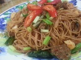 Dulu, bihun goreng dan mie rebus adalah dua makanan yang sering sekali dibuat ibu kala kami semua masih kecil. Resepi Bihun Goreng Kampung Galeri Resepi