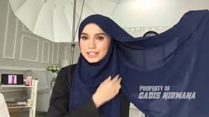 Salah satu benda yang orang perempuan fikir bila pakai tudung mesti taknak muka korang nampak bulat dan pipi nampak chubby. Download Gaya Shawl Mp4 3gp Naijagreenmovies Netnaija Fzmovies