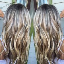 Highlights And Lowlights Platinum Blonde Honey Blonde Balayage Beach Waves Perfect Hair Hairstyles Hair Styles Perfect Hair Balayage Hair