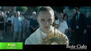 Boże ciało è la storia di daniei, un ventenne che vive una trasformazione spirituale mentre sconta la sua pena in un centro di detenzione. Zobacz Boze Cialo W Ipli Youtube