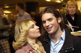 Diese frage stellen sich viele fans seit jahren, da die moderatorin solange schon kein ehe. Einer Kamps Fotos Imago