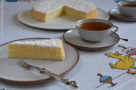 Sie schmecken sehr saftig und werden einfach und konvenient nur mit sahne und drei eiern zubereitet. Zum Geburtstag Zitronen Wolkenkuchen Ohne Tute Kuechenlatein Com