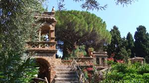 Klassiker für den mediterranen garten sind zypressen, pinien, oliven, lavendel, rosmarin. Mediterraner Garten Wie Sie Ihn Gestalten Mit Kies Teich Und Sitzschutz