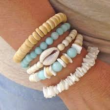 Bracelet De Beachcomber Perles En Bois Blanc Avec Montagne Menthe Aqua Jade Noix De Coco Et Perles De Coqui Beach Bracelets Mermaid Jewelry Bohemian Bracelets