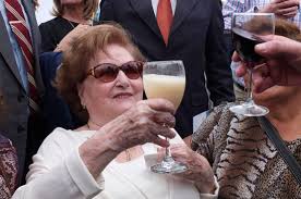 Lucia hiriart, the widow of chilean dictator augusto pinochet, is under investigation for allegedly swindling the chilean treasury of millions of dollars by selling properties designated as. Resistente La Nora Lucia Hiriart Fue Dada De Alta Tras Una Semana Internada En Hospital Militar Fortin Mapocho