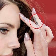Lana del rey, the weeknd. Lana Del Reys Tattoos Und Ihre Bedeutung Promi Tattoos