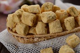 Kuih batang buruk merupakan sejenis kuih tradisi yang popular di malaysia. Batang Buruk Kuih Raya Lejen Tetap Diminati
