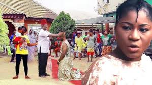 How d pretty rich lady fell inlove wit poor carpenter she went to ask for  direction