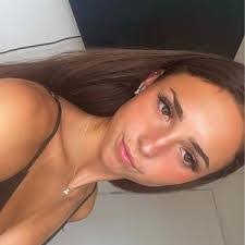 Luciana Bell's Instagram, Twitter & Facebook