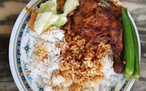Veel gehoord over deze nasi ganja en dat het een must is om het te proberen sinds ik in ipoh was. Restoran M Salim Ipoh Foodadvisor