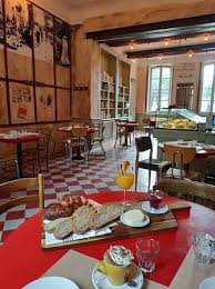 Le Bistrot Les Pieds Dans L Eau Saint Remy De Provence Restaurant Avis Numero De Telephone Photos Tripadvisor