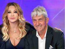 Oggi, affiancata da alberto rimedio, conduce il magazine champions league su rai1, con degli ottimi risultati di ascolto. Paola Ferrari La Giornalista Presa Di Mira Sul Suo Aspetto Il Dramma