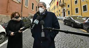 «oggi a bassano abbiamo i primi due pazienti, sono due indiani, con la variante indiana». Variante Indiana Crisanti Molto Infettiva Serve Quarantena Vigilata