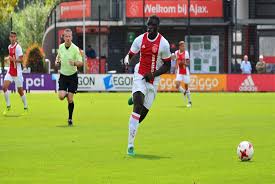 Invaller brobbey komt oog in oog met faivre, schiet eerst op de doelman en dan op de paal. Ajax Youth O17 To Cup Final O16 Equal O15 Wins Easily