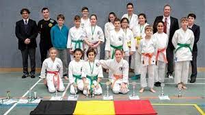 Die neue version der karte deutsches höchstspannungsnetz. Stromnetz Karate Https Dib Verlag De Fileadmin Data Images Archiv 2019 2019 10 Ausgabe Low Pdf