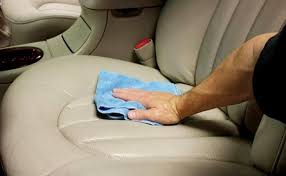 كيفية إزالة البقع عن مقاعد السيارة